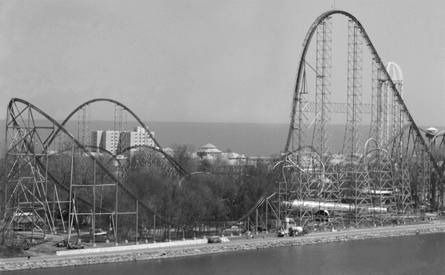 six flags rides california. Photo by Six Flags Magic